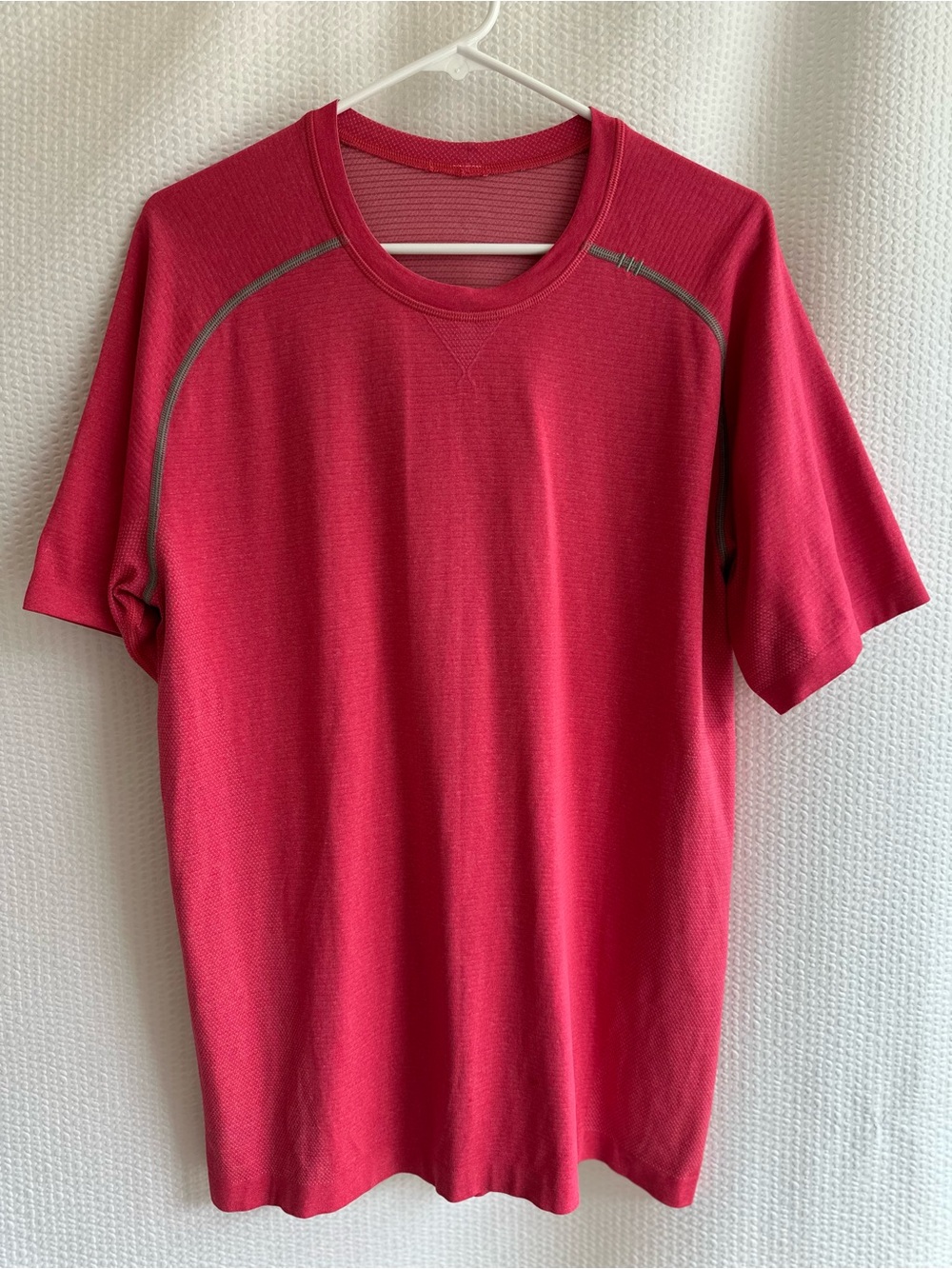 Lululemon Pink Short Sleeve Seamless Athletic Running Workout Shirt Size Large